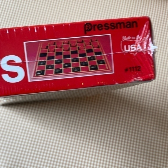 Vintage 1982 Checkers game. Made in USA. SEALED. Damaged box - Picture 11 of 16